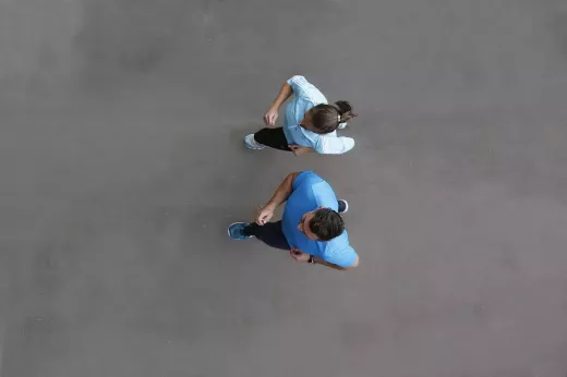 איך להתאמן להתעמלות: התניה, גמישות וכוח